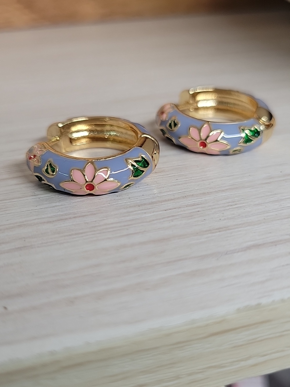 🔥LAST PAIR🔥 Cottagecore Periwinkle Floral Enamel Hoop Earrings - Picture 3 of 6